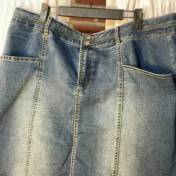 Plus Size Women’s Jean Skirt Cato with Solit 22W NWT - Picture 2 of 7